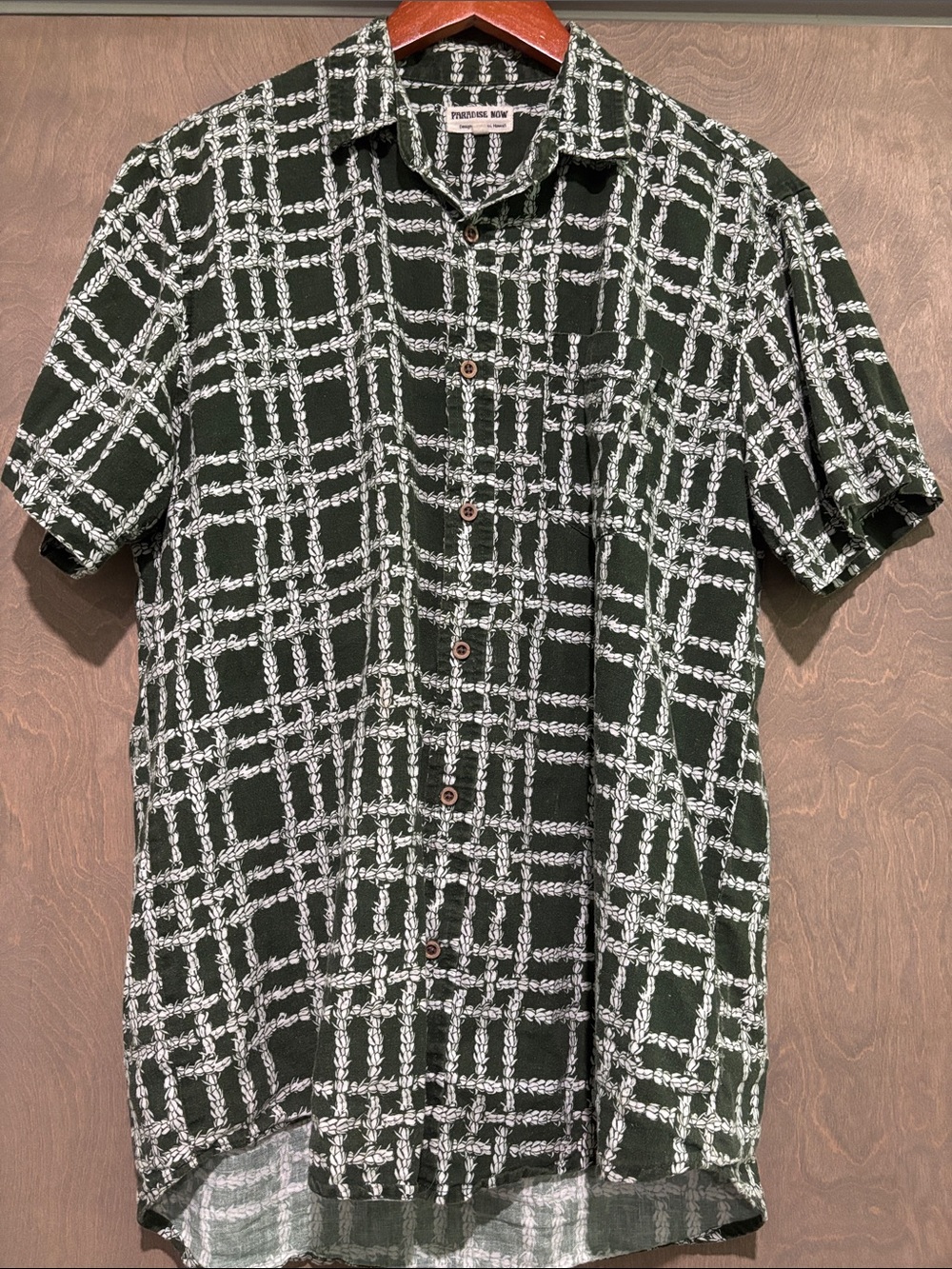 Paradise Now Hawaii men’s aloha shirt button down medium pikake pilaka pattern